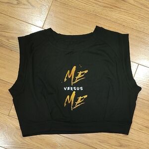 Source Unknown Black and Gold Graphic Crop Top